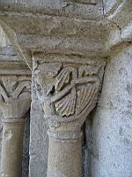 Saint-Julien-Du-Serre, Eglise romane, Porche, Chapiteau (3)